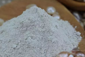 別再傻傻的用手去擠黑頭了！美容師教你3招，輕松收縮毛孔去黑頭