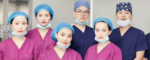 躲過(guò)隆鼻重災(zāi)區(qū)“蛇精臉”，美成翻版“小丑女”