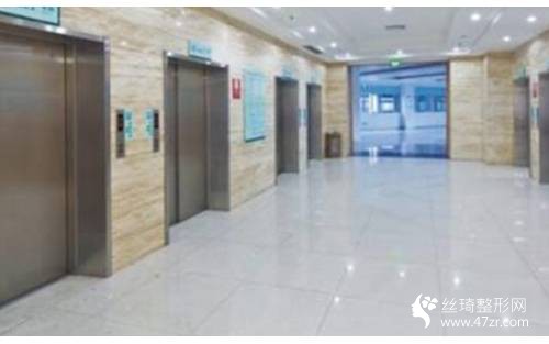 天津伊美爾醫(yī)院價目表如何？隆鼻前后對比照片|整形專家詳情