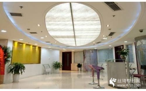 武漢同濟(jì)醫(yī)院假體隆胸多少錢果好不好附隆胸日記分享