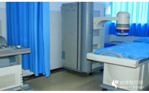 青醫(yī)美容科哪個醫(yī)生好果好不好？假體隆胸案例分享及價格表