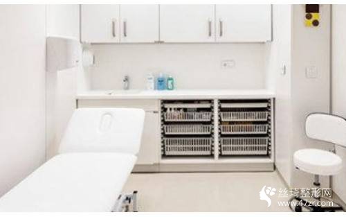 重慶當(dāng)代整形美容醫(yī)院正規(guī)嗎？去眼袋價格多少恢復(fù)前后對比及價格表