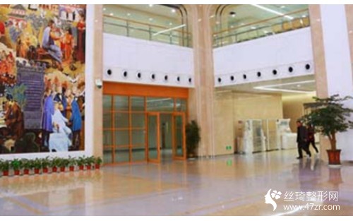 圣嘉麗整形醫(yī)院切雙眼皮恢復(fù)過(guò)程分享附新版價(jià)格表