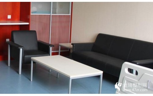 信陽中心醫(yī)院整形科怎么樣？吸脂塑形案例和醫(yī)生推薦